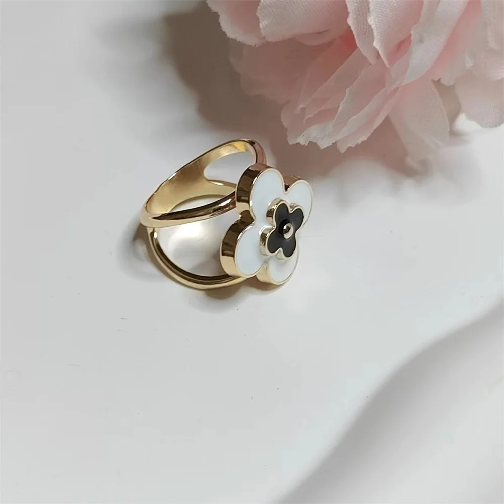 ملابس رائعة ركن عقدة زر محظوظ العشب الدائري للنساء قميص هيم تي شيرت وشاح مشبك اكسسوارات الديكور هدية