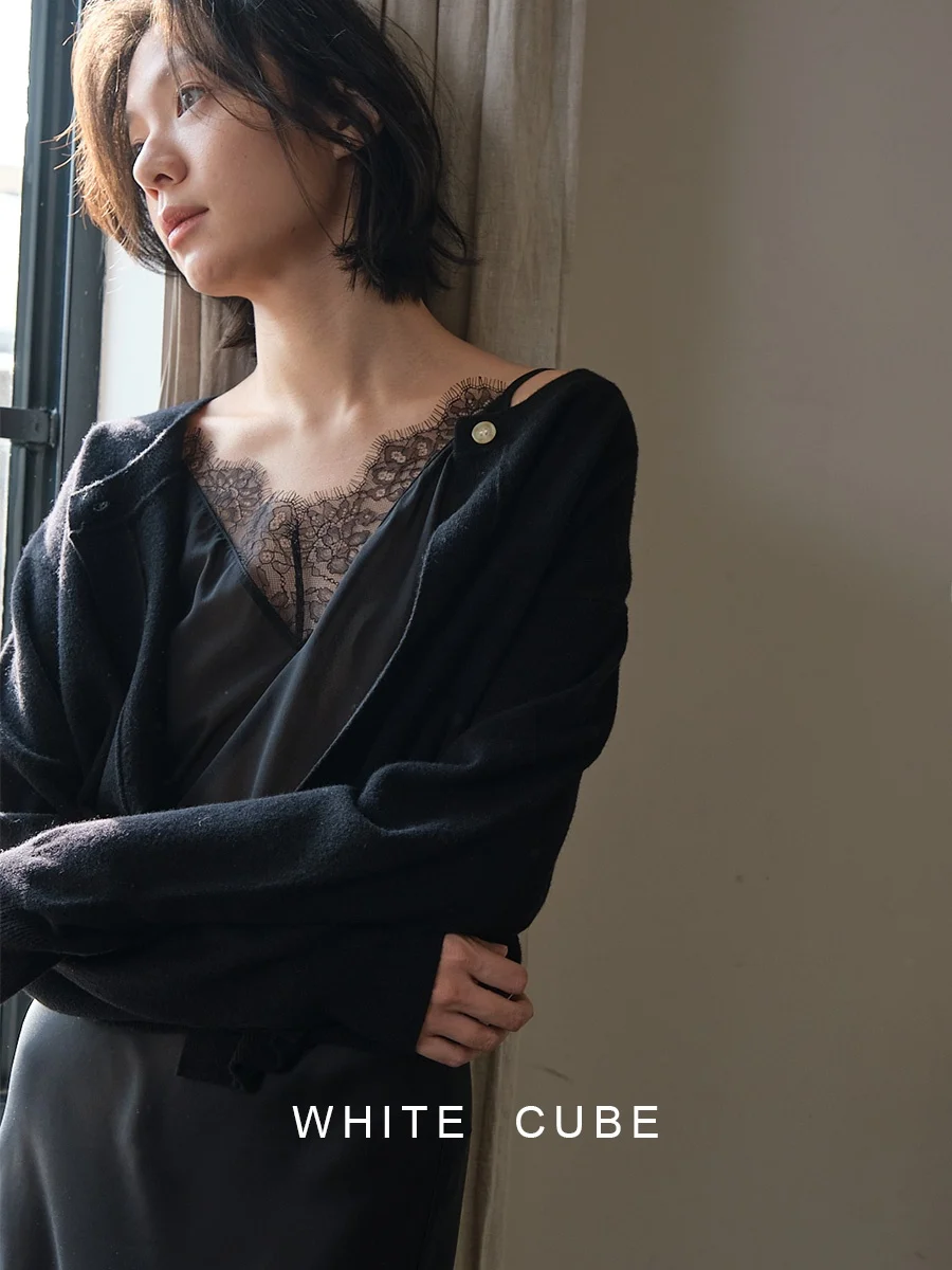 

Комплект из шелкового кружева и матовых бретелек Whitecube: асимметричный кардиган на одной пуговице из 100% шерсти с круглым вырезом, женская модная одежда