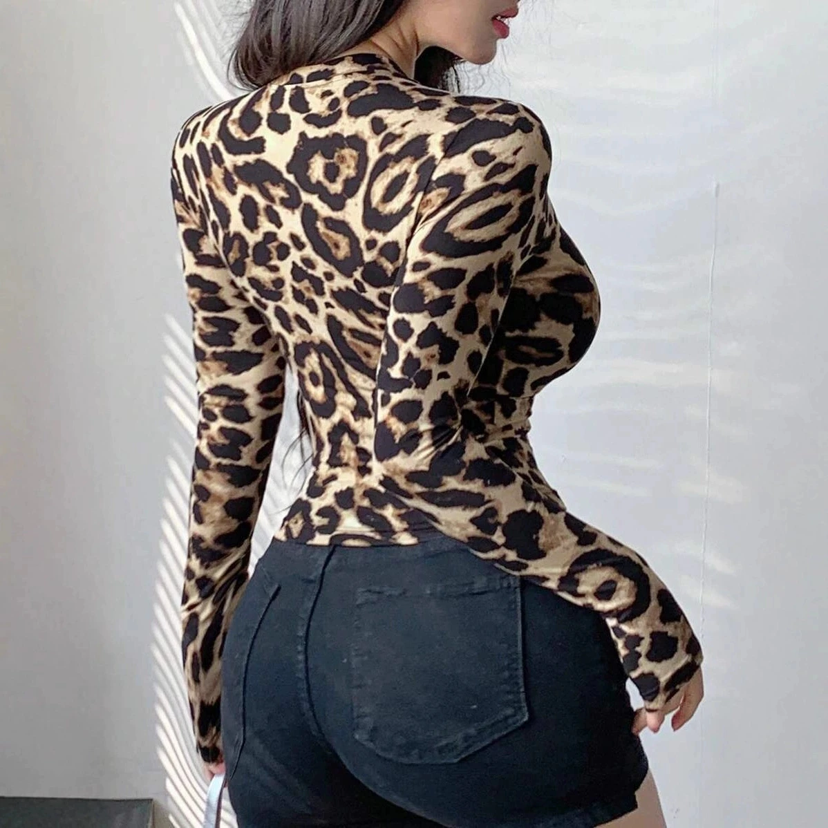 Short Leopard Print Zipper Sexy Cardigan Base Jacket for Women Fashionable Animal Print Warmth Layering Top