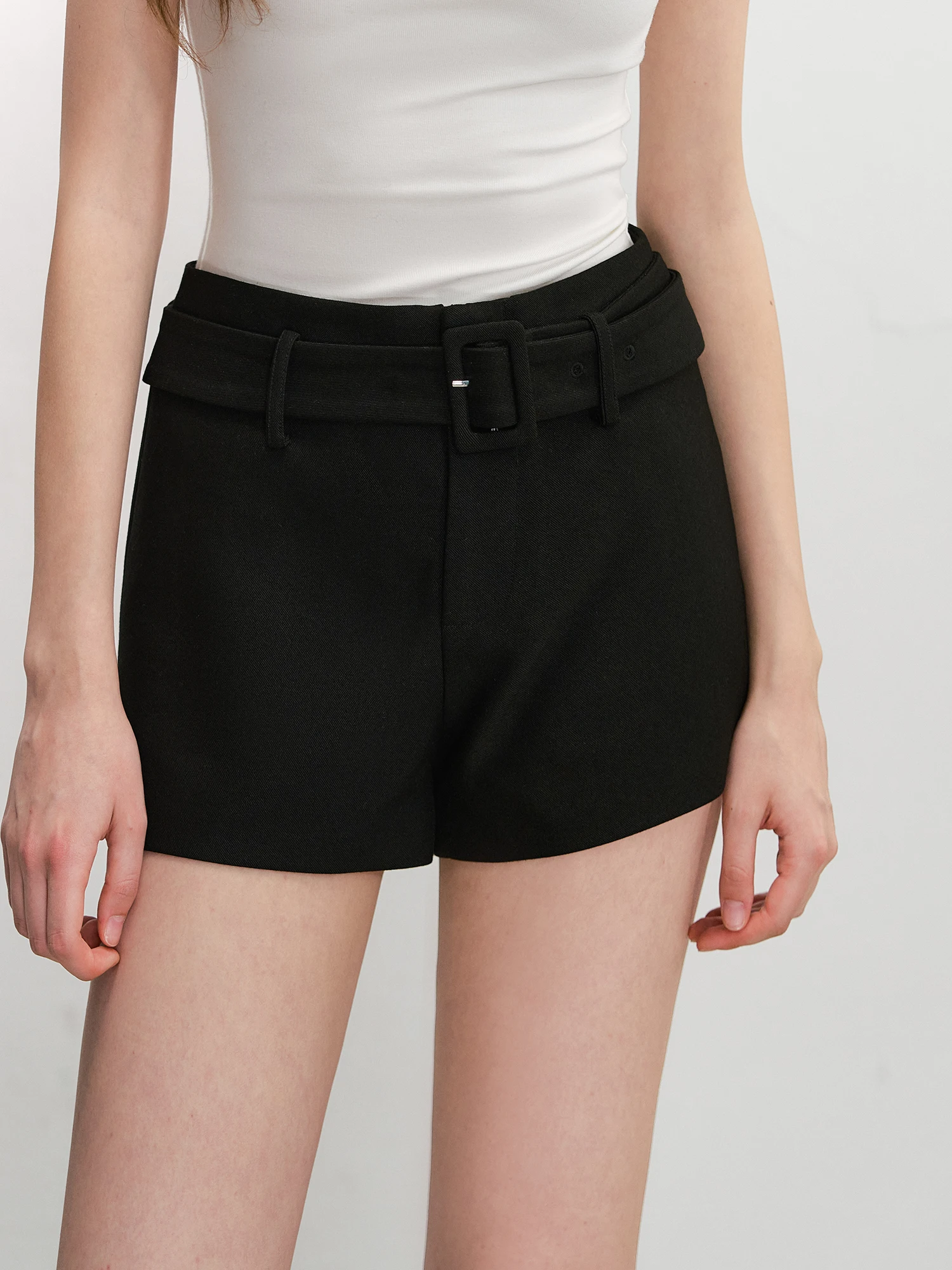 QDQD Simple High Waist Belt Casual Shorts Slimming Versatile Commute Straight Leg Basic Style Shorts for Women
