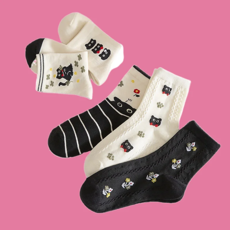 

2/5 Pairs 2024 New Women's Mid-tube Socks Cute Spring And Autumn Polyester-cotton Black And White Cotton Long Socks