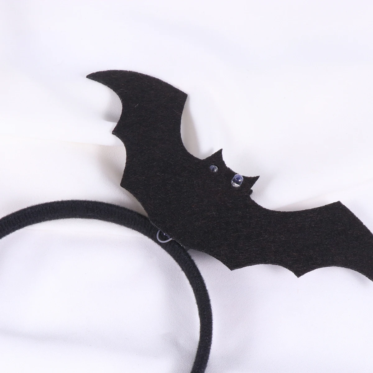 

5 Pcs Glowing Bat Head Hoop Lightweight Luminous Design Halloween Party Hair Accessories Headdress Cosplay Photos Props