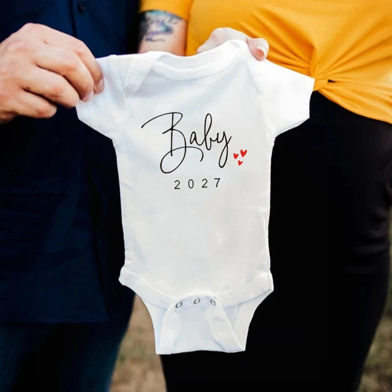 Lustiger Schwangerschafts-Ankündigungsbodysuit 'Baby Kommt Bald 2027' Neugeborenen-Strampler Witzige Outfits für Jungen und Mädchen
