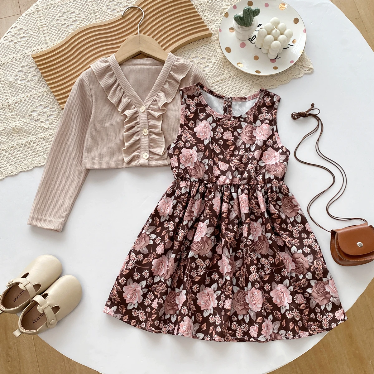 Mädchen-Set im Herbst-Urlaubsstil, koreanisches Blumenmuster, ärmelloses Kleid, langärmliges Oberteil, schlichtes 2-teiliges Set, modisch, lässig – Detail 2