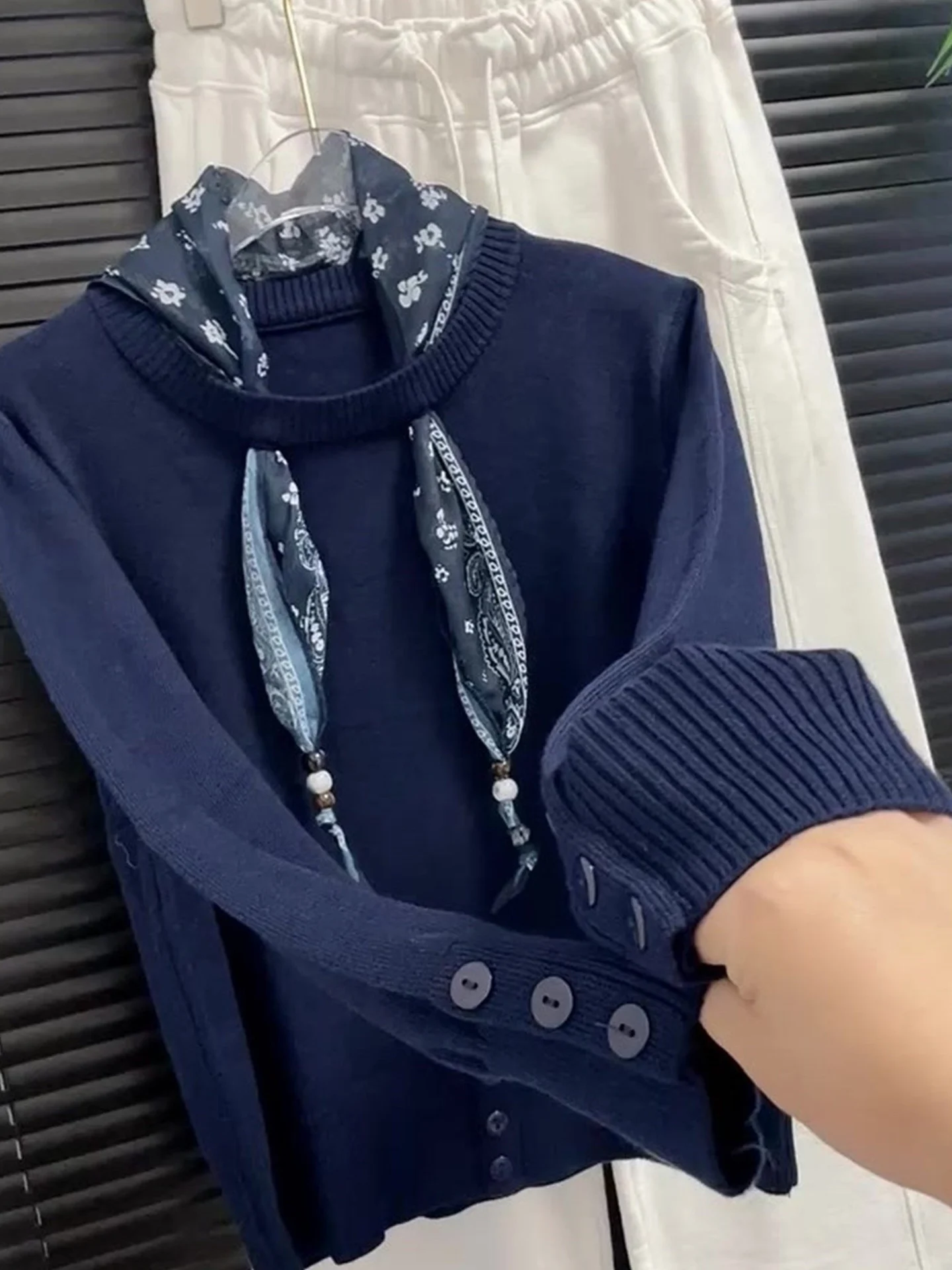 

Повседневный свободный вязаный свитер с длинными рукавами для женщин, модный осенний топ с пуговицами, новинка, элегантный женственный стиль