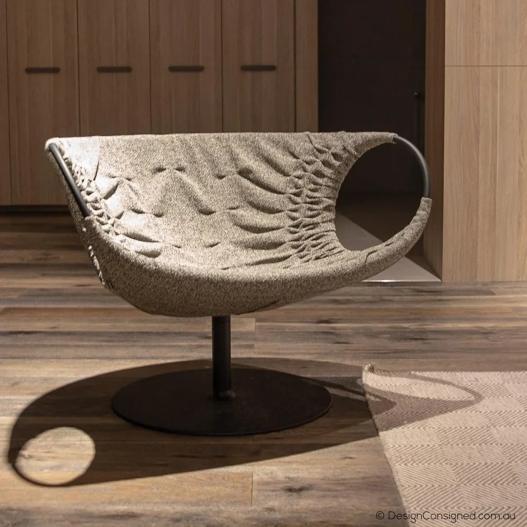 Modern simple and stylish seat empty pleated leisure chair Internet celebrity same butterfly chair