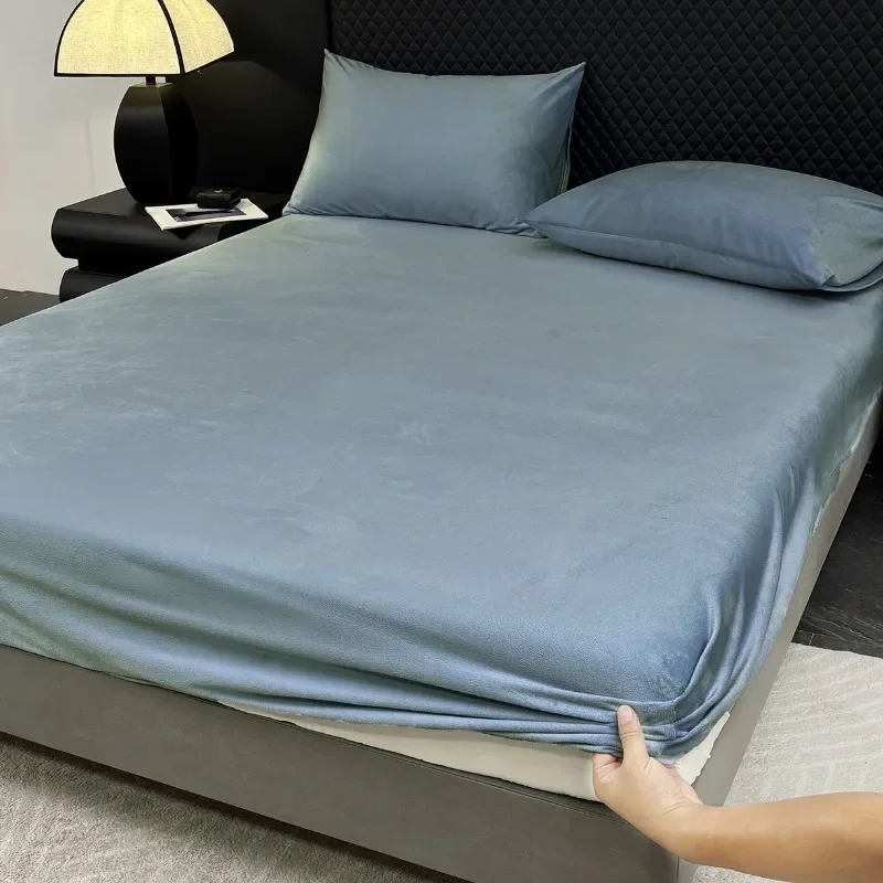 Solid color milk fleece mattress thickened warm crystal fleece mattress protective cover single piece, no pillowcase