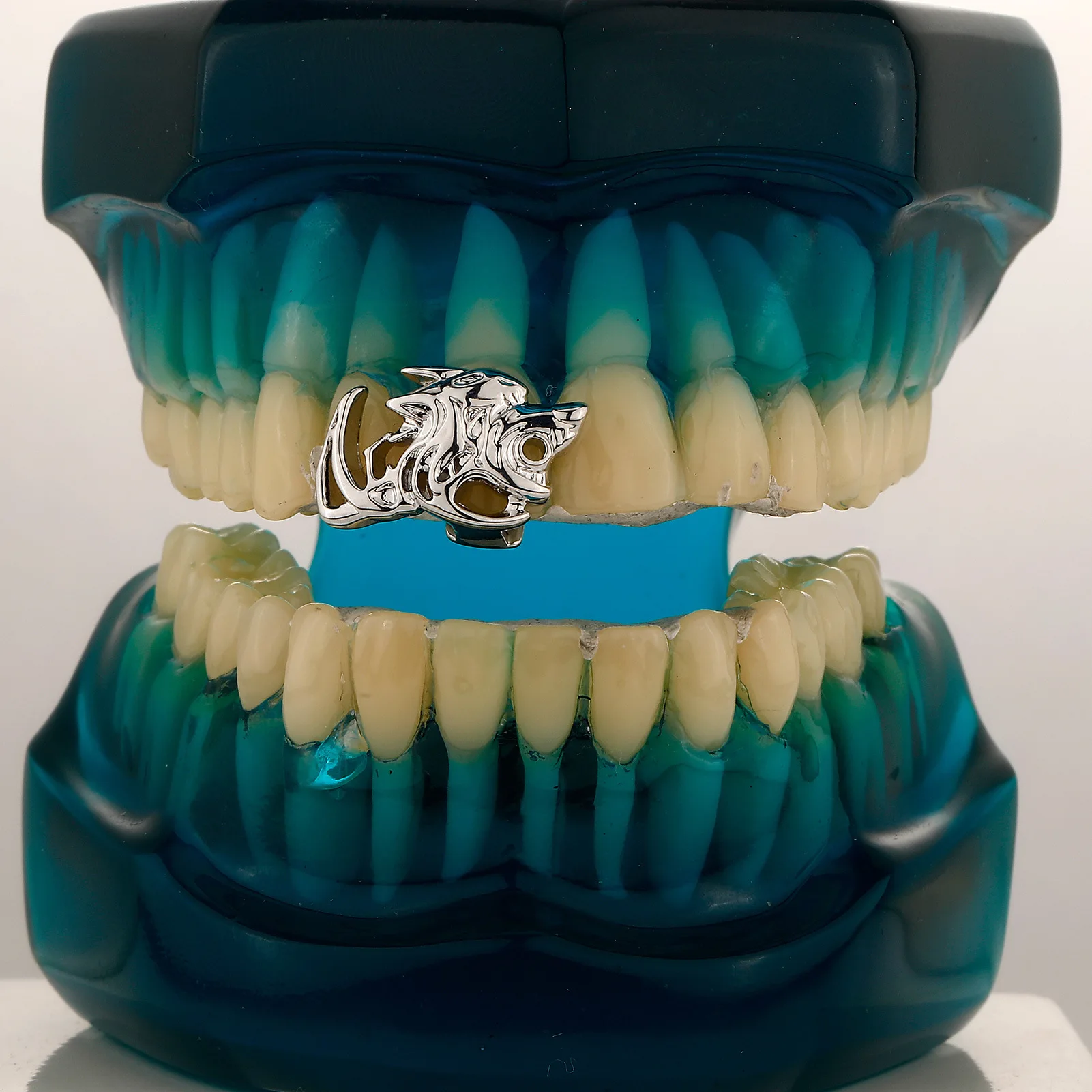 1. Hip Hop Double Tooth Grillz Wolf Head Hollow Design Gold Silver Copper Rapper Nightclub Party Mouth Jewelry Bulk Wholesale