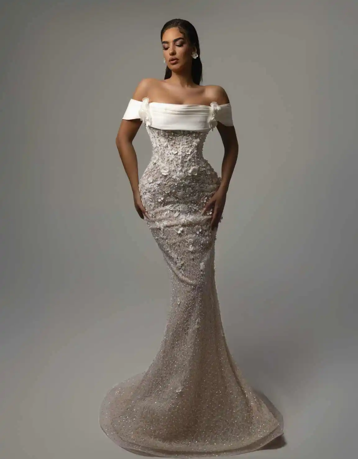 Elegant Mermaid Wedding Dresses Slim Fit Off Shoulde Floor Length Bridal Gown Customized Pearls Lace Appliques Curvy Bride Dress