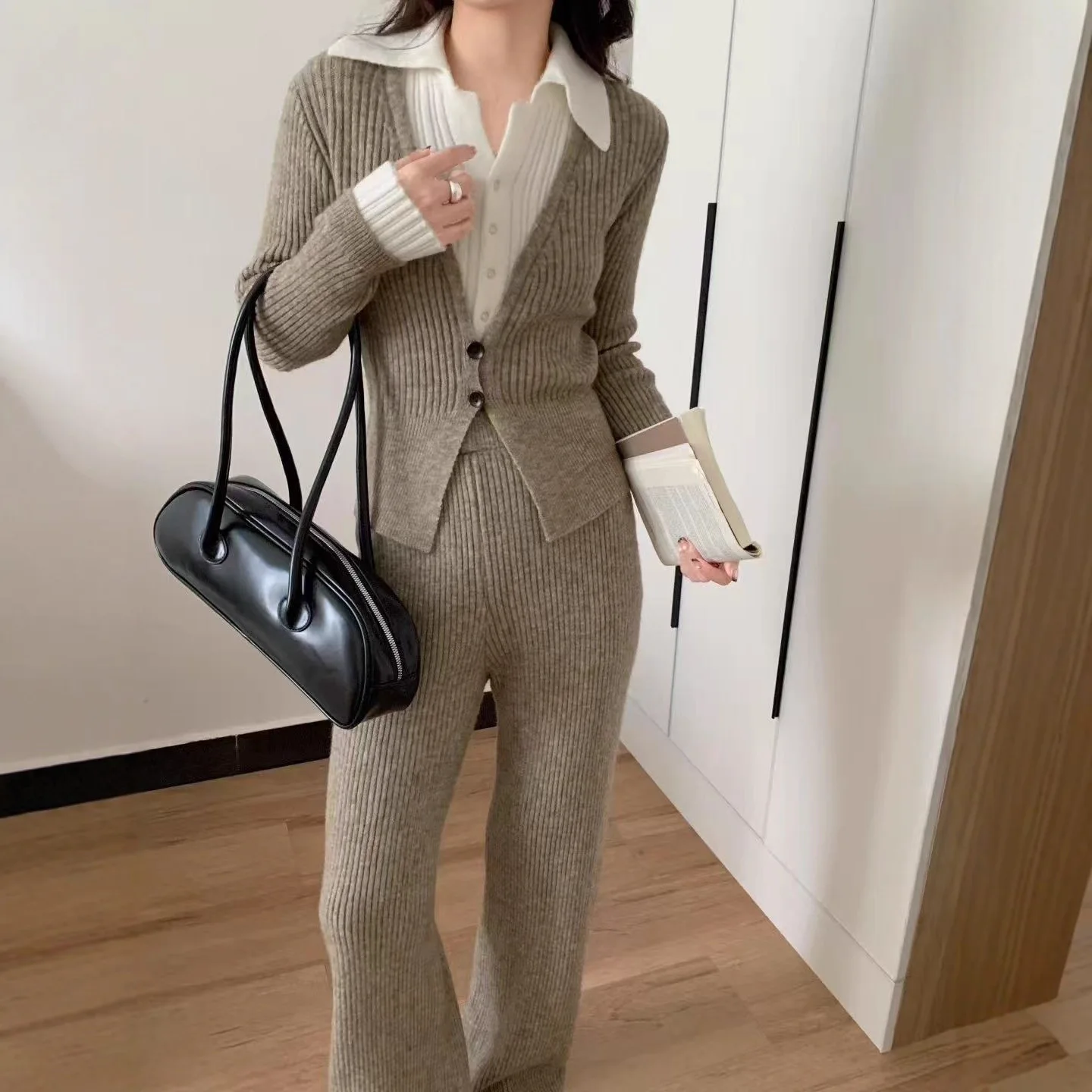 

Thickened Splicing Fake Two-piece Age-reducing Knitted Suit Women's New Lapel Cardigan Elastic Waist Slimming Wide-leg Pants Set