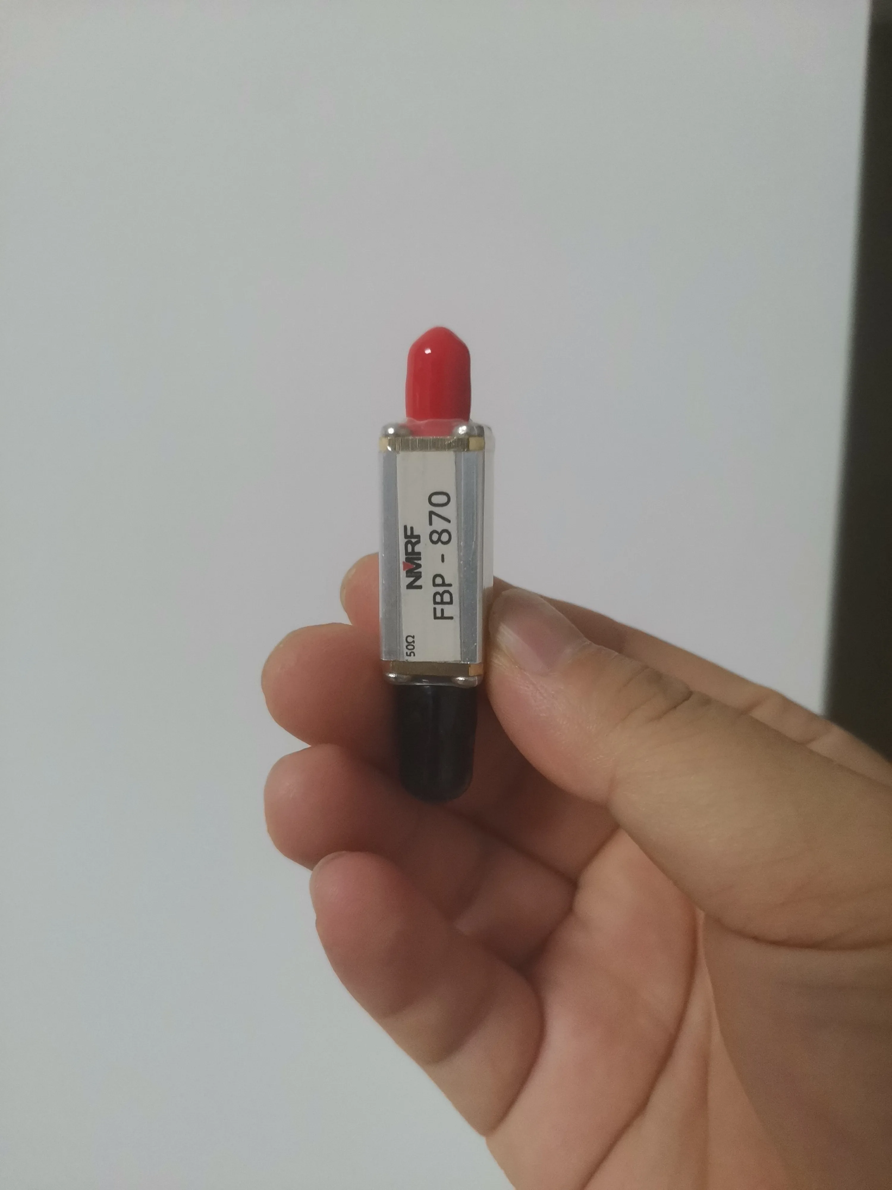 

New 870 (840 ~ 900) MHz Bandpass Filter, Ultra-Small Size SMA Interface