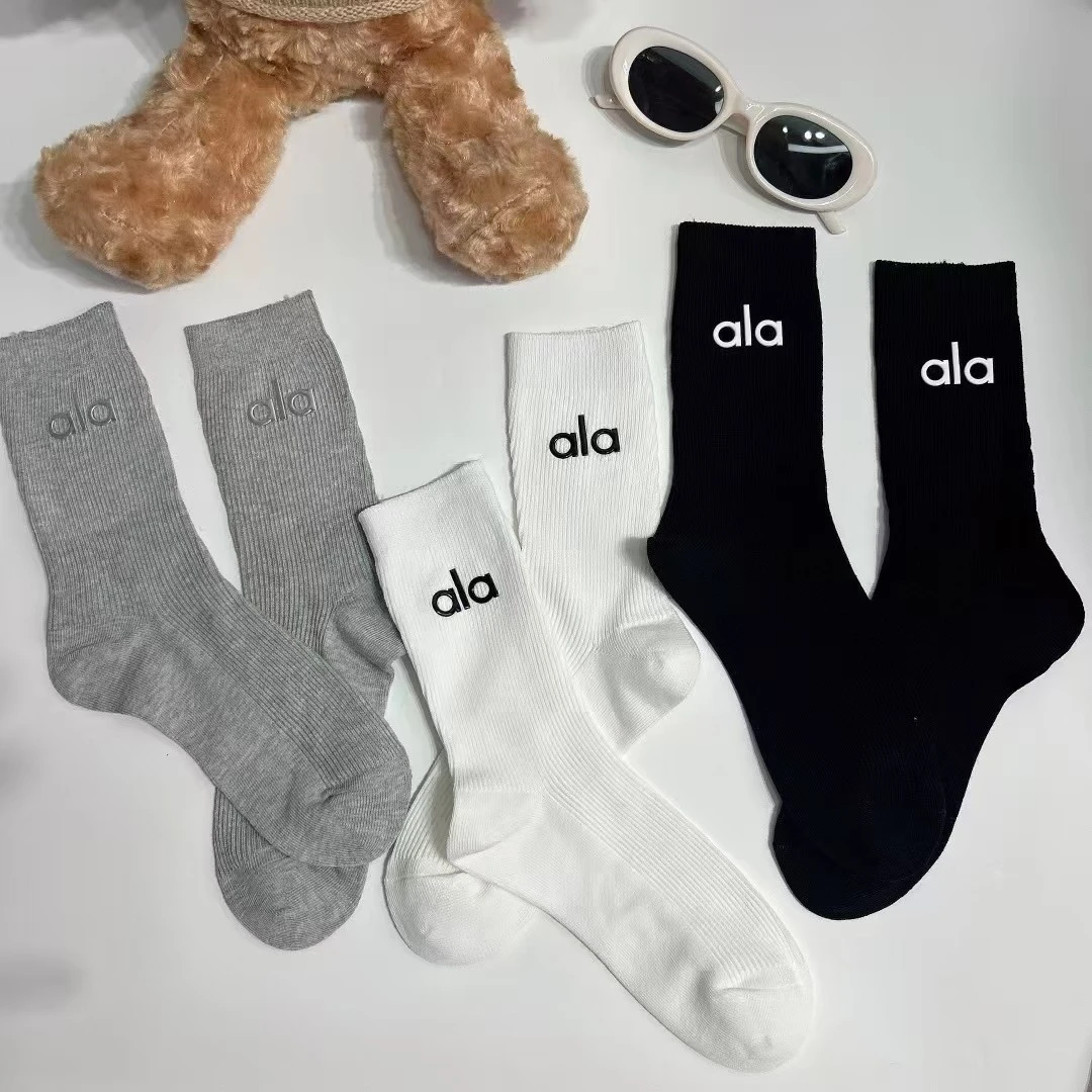 

[2 пары] Женские носки A/W 2026 — чистый хлопок, антибактериальные, качественные, с буквенным принтом, роскошные стильные носки до середины икры