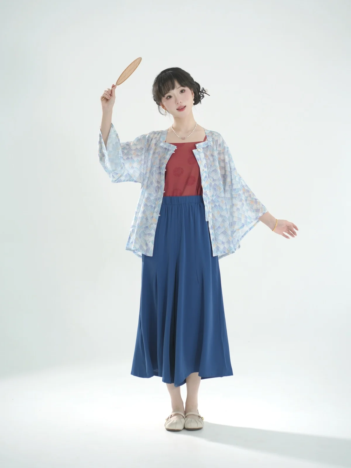 

Комплект Ханьфу Nanshan Flavor Sea's Face Daily Summer Style: женские шелковые брюки с широкими штанинами и рубашка с воротником-стойкой в стиле Мин, рукава 3/4