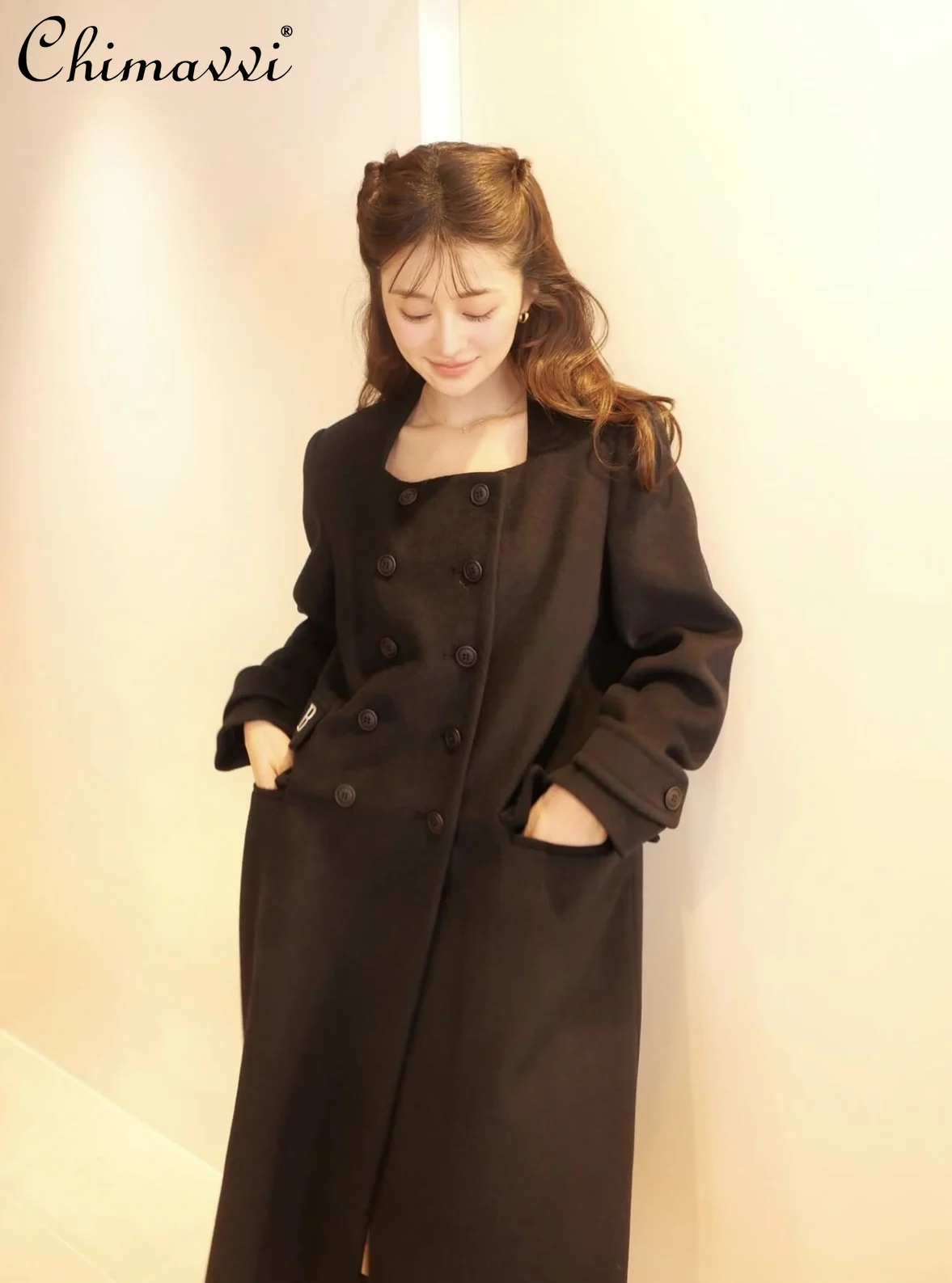 اليابانية الجديدة الخريف والشتاء المرأة أنيقة مزدوجة الصدر الأسود السترات الصوفية رسالة مطرزة طويلة الصوف معطف واقٍ من المطر