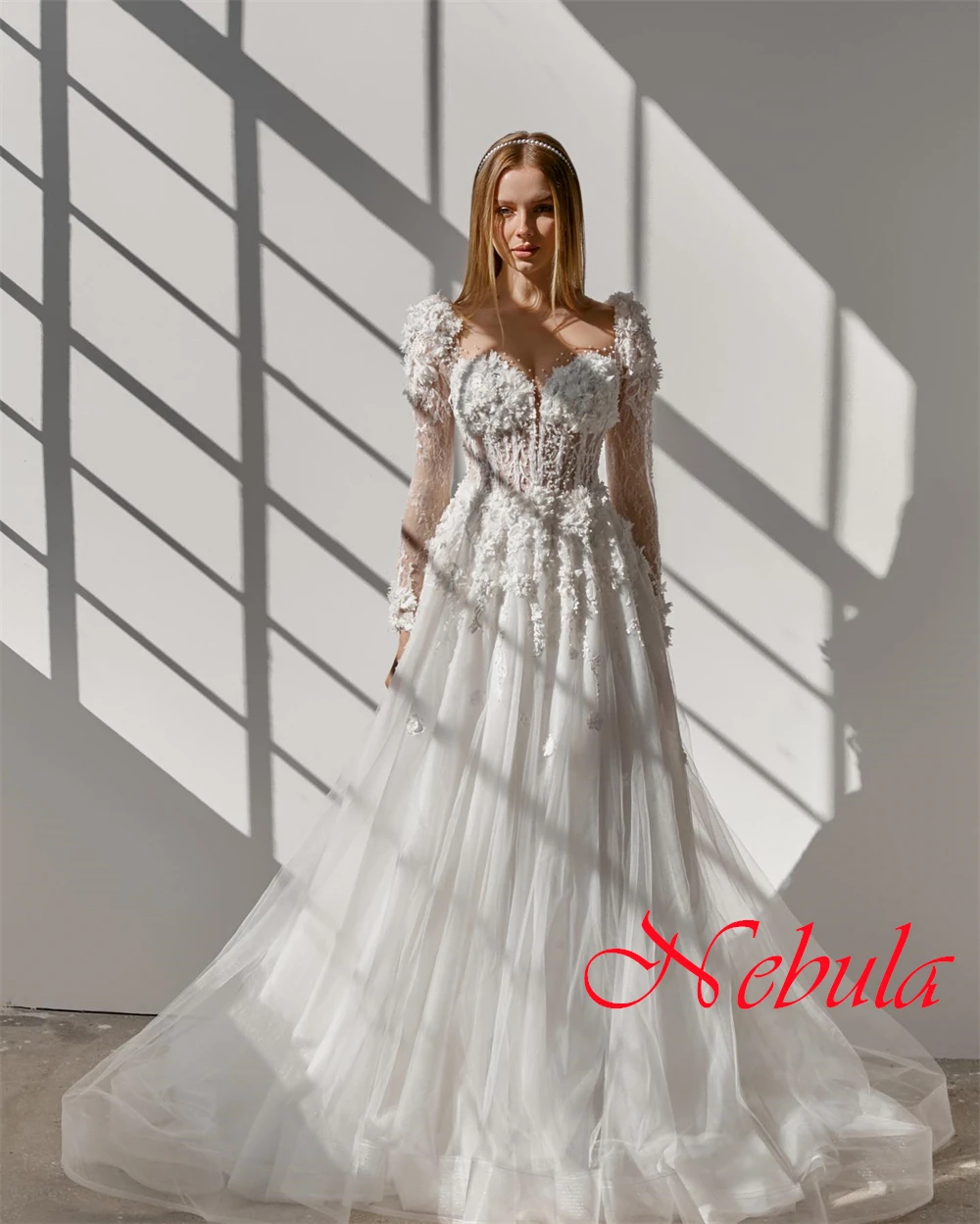 맞춤형 우아한 화이트 Organza 웨딩 드레스 절묘한 Strapless 긴 소매 코트 트레인 Appliques Backless Bridal 가운