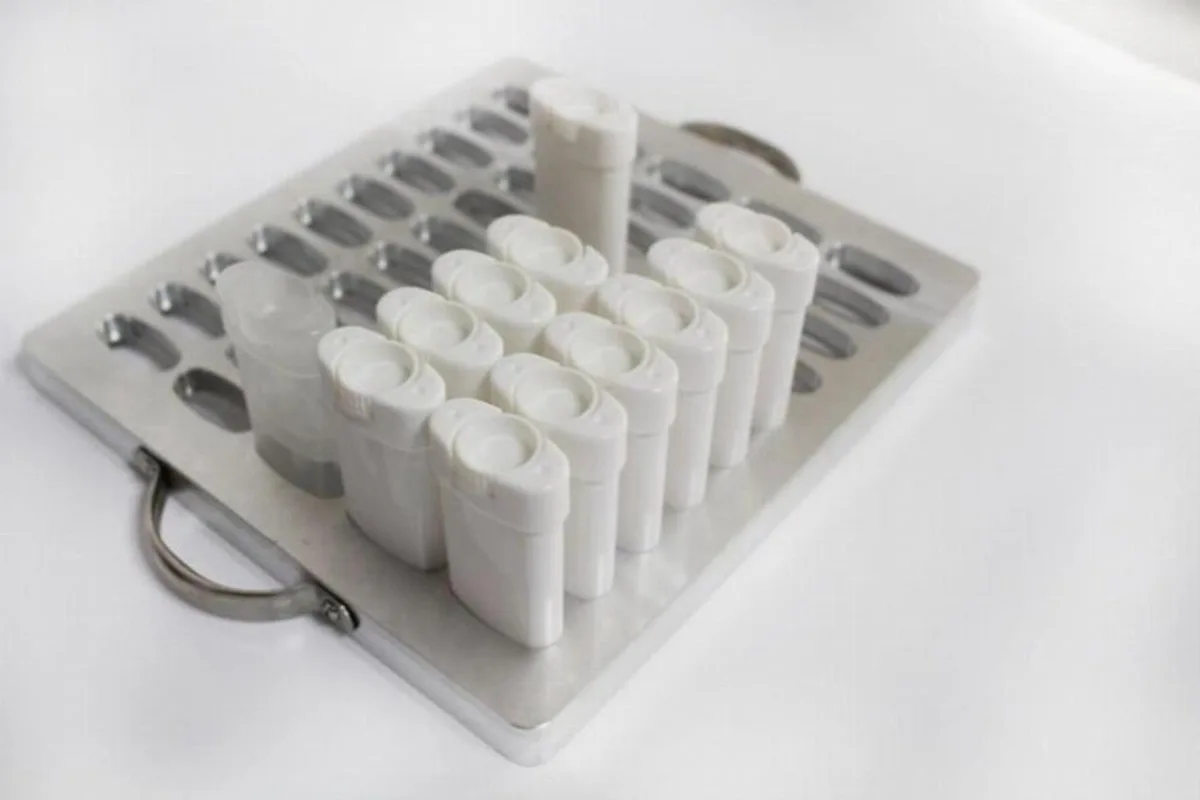 Commercial 50-Hole Aluminum Lip Balm Tray – Oval Lipstick Mold with 15g Capacity, High-Efficiency Filling & Cooling Rack