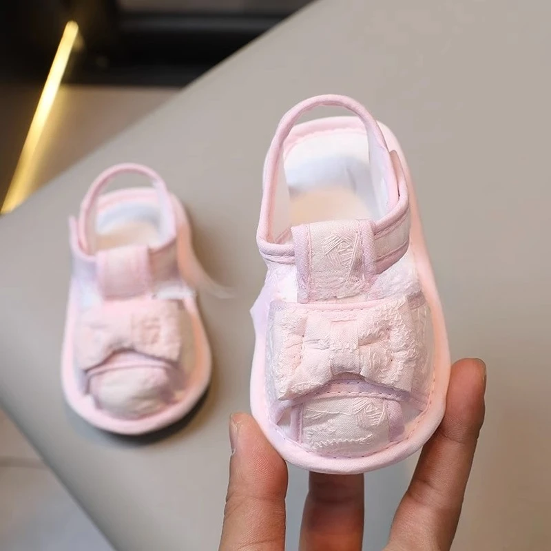 أحذية أطفال عصرية لصيف 2025 صنادل أطفال جديدة بسيطة متعددة الاستخدامات أحذية شاطئ للفتيات مريحة مانعة للانزلاق مشوا لأول مرة للأطفال Zapatos