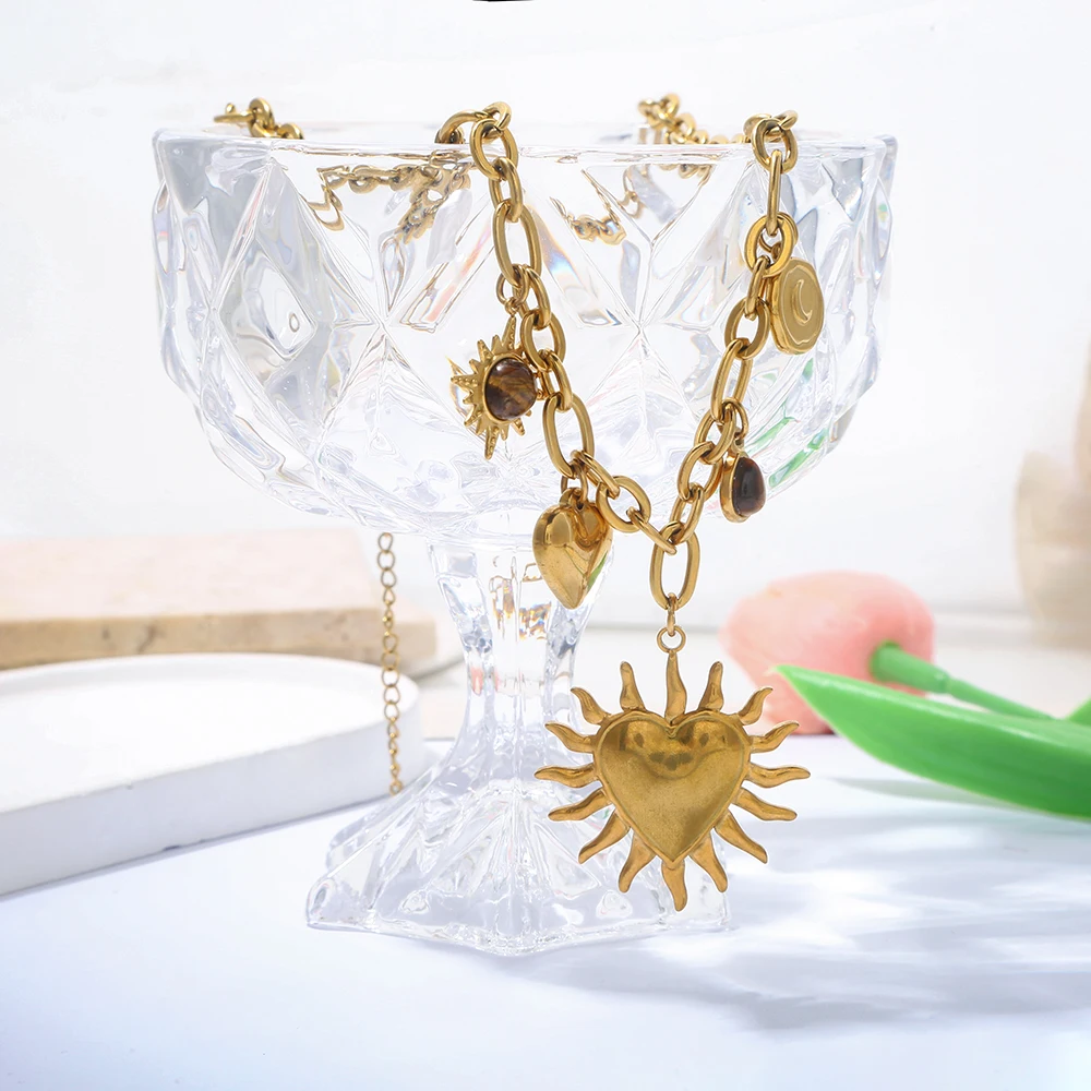 GIOIO الفولاذ المقاوم للصدأ القلب المعلقات قلادة الشمس الحجر الطبيعي سحر المجوهرات قلادة للنساء مطلية بالذهب الأزياء المختنق