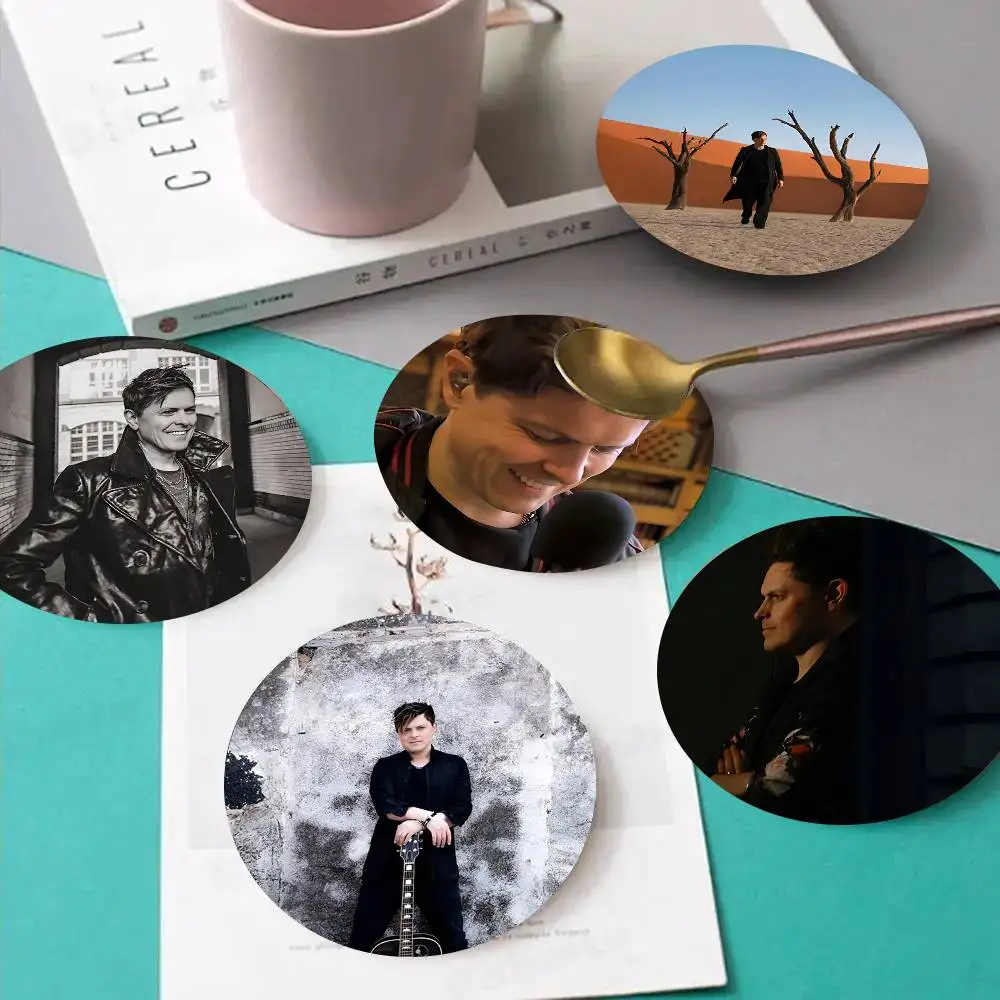 1pc Singer Michael Patrick Kelly Wooden Coaster Colour Printing Cup Mat Home Desk Decoration Gifts