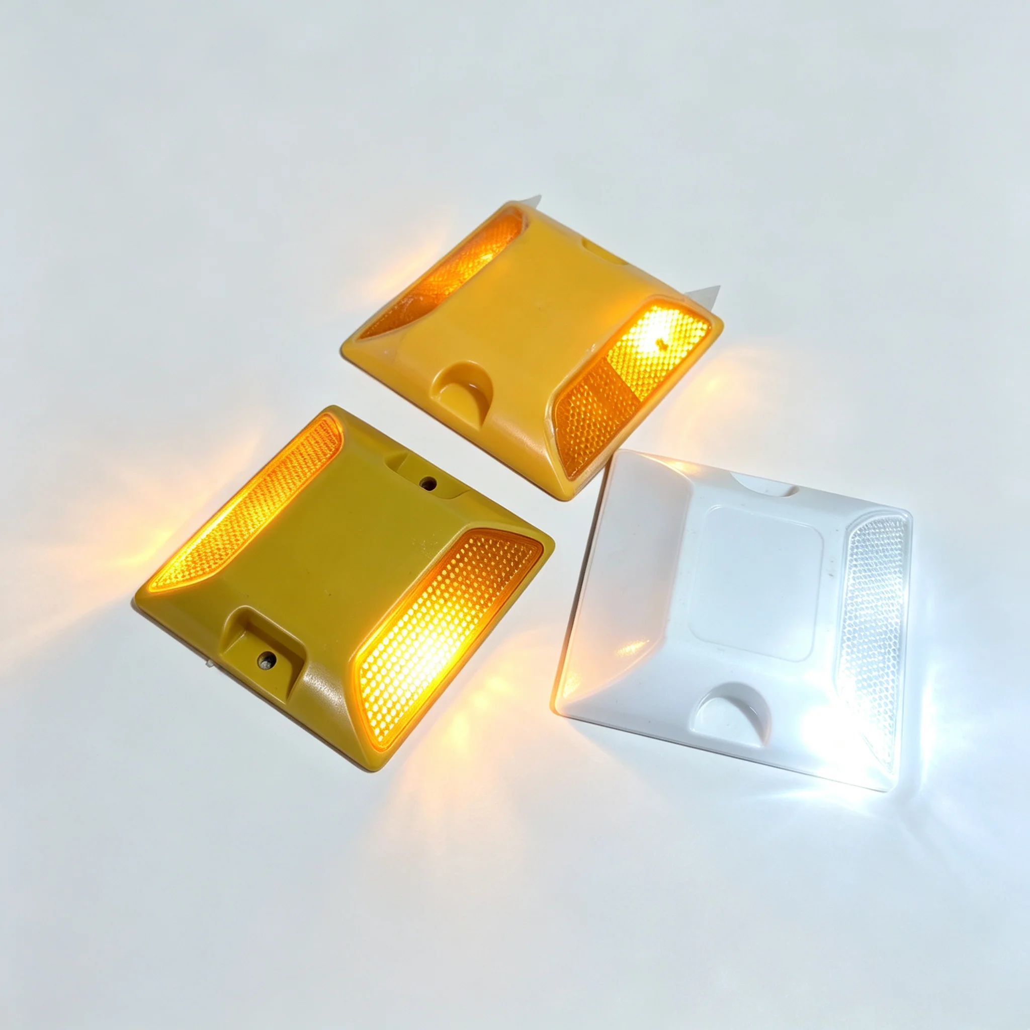 Road Reflectors Street Pavement & Asphalt Stud Markers for Bumps Sidewalks Pedestrian Crossings Freeway & Driveways