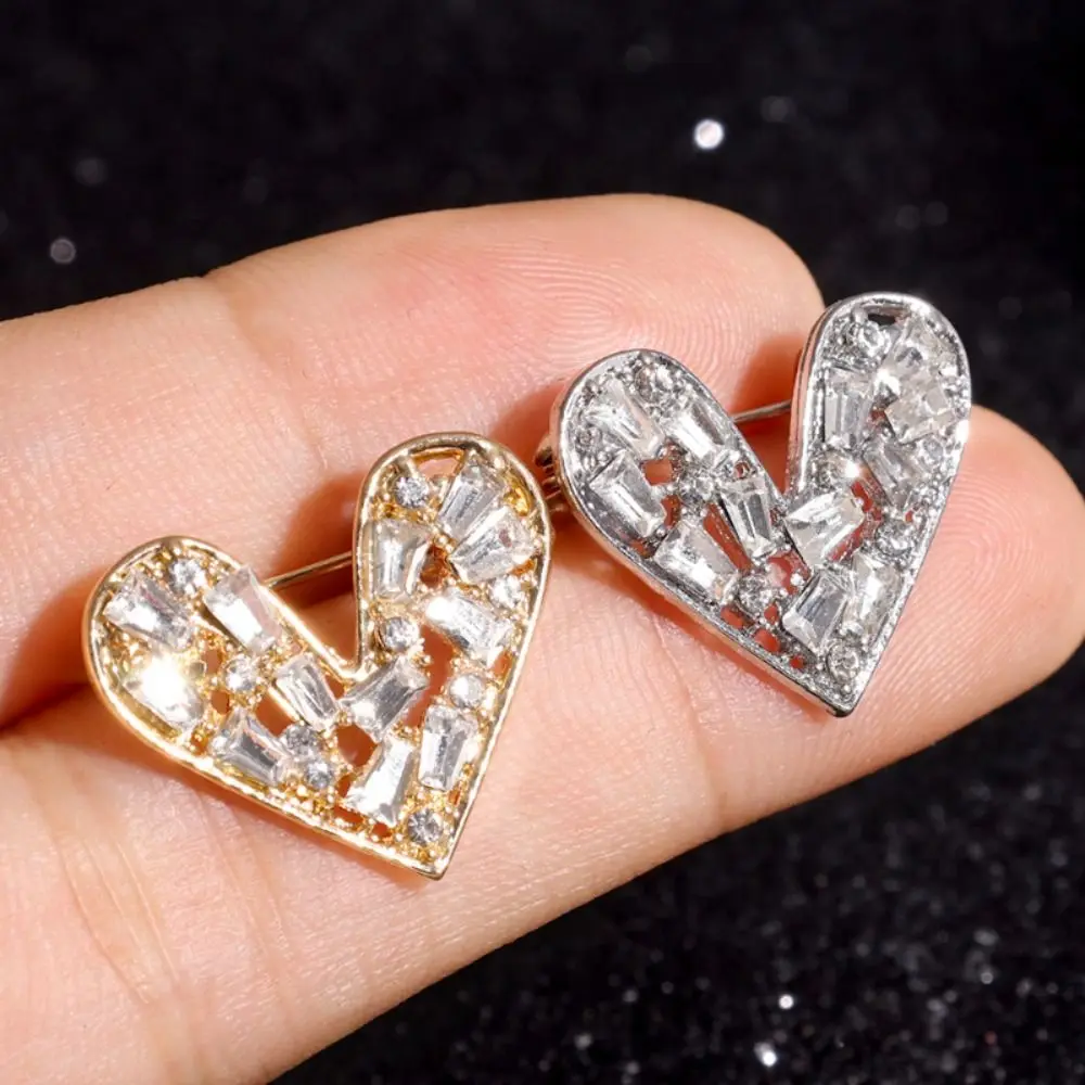

Jewelry Korean Style Heart Brooch Shiny Hollow Out Rhinestone Pin Alloy Rectangular Hollow Heart Breastpin Women