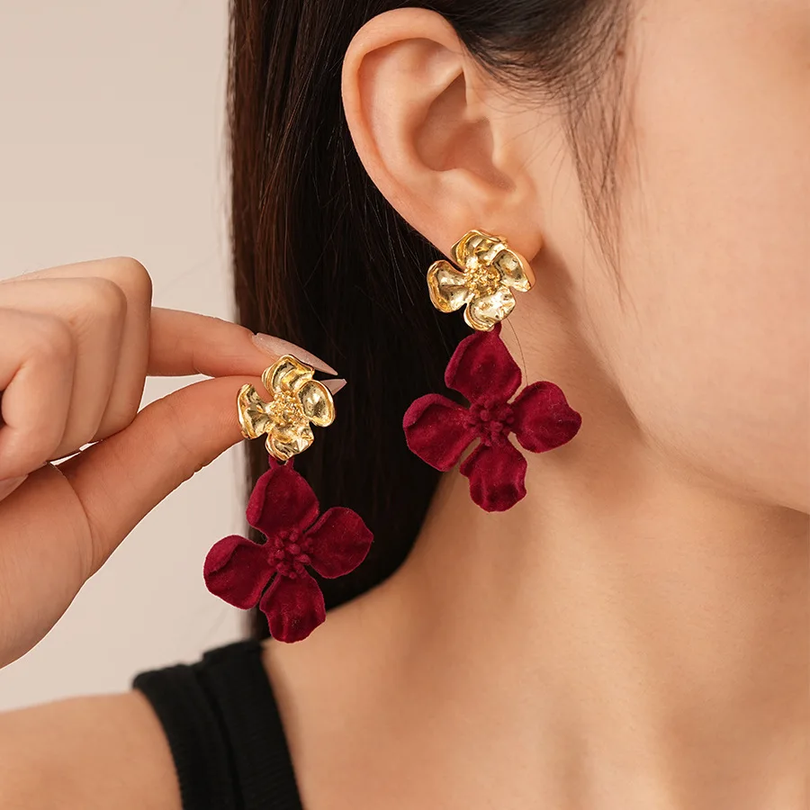 Vintage Color Contrast Metal Sense Flocking Flower Earrings Fashion Encore Temperament High-grade Sense Earrings Female