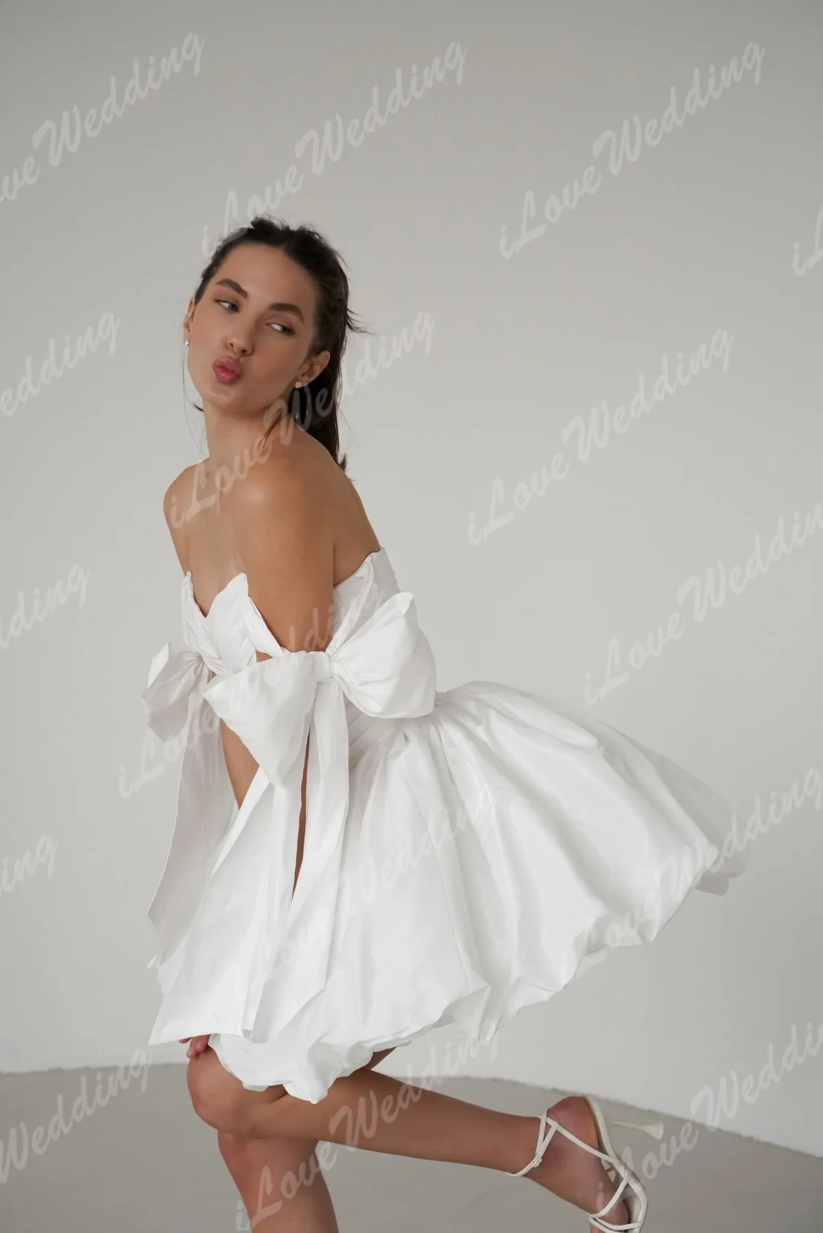 Robe de mariée trapèze Simple, épaules dénudées, courte, élégante, plissée au-dessus du genou, Mini robe à lacets dans le dos, personnalisée