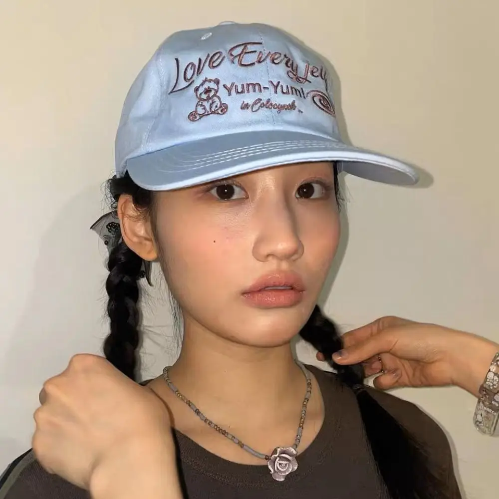 

Korean Style Bear Embroidery Baseball Hat Casual Cotton Teenagers Baseball Cap Soild Color Adjustable Duck Tongue Hat Outdoor