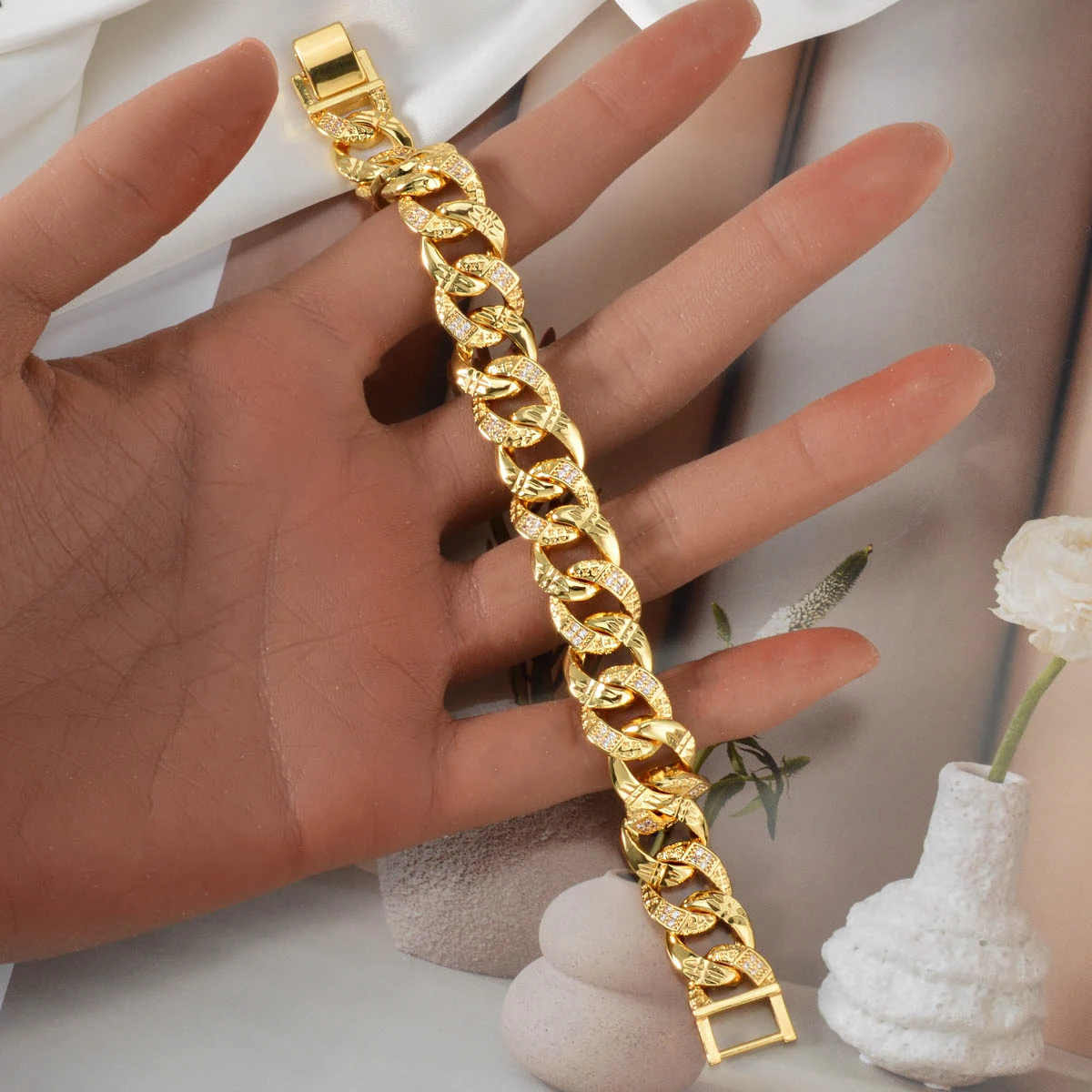 Men Iced Out Cuban Link Bracelet 18K Gold Plated Rhinestone Chain 13MM Bangle Hip Hop Punk Unisex Jewelry Gift Party Daily Wear