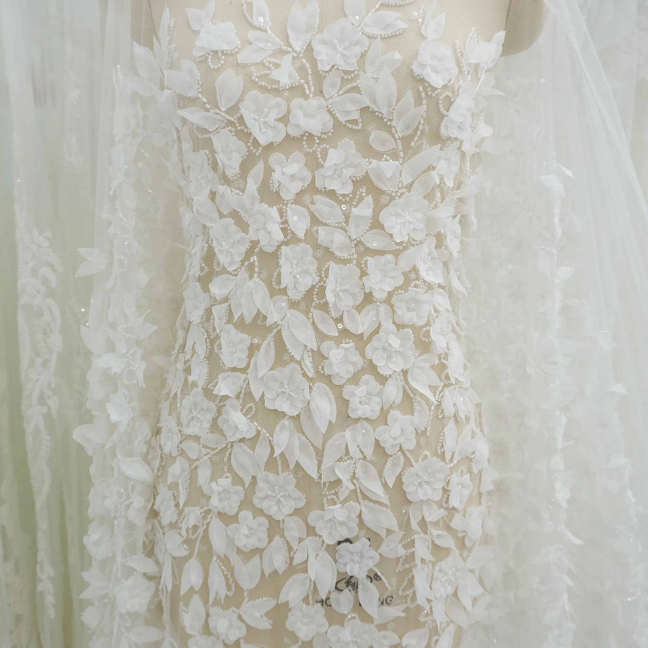 Tecido de tule frisado com apliques florais 3d resistentes 2025 novo material de renda de noiva para vestidos de casamento fantasias de performance diy