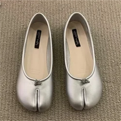Women Flats Tabi Ninja Shoes Woman Microfiber Leather Comfy Flats Split Toe Slippers Soft Bottom Loafers 2024 New Fashion Design