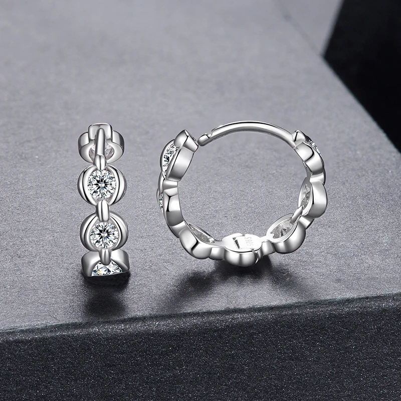 

Bamoer U Moissanite Chain Link Huggie Hoop Серьги Круглый вырез Пряжки для ушей D Цвет S925 для женщин Минималистичные свадебные украшения Подарок