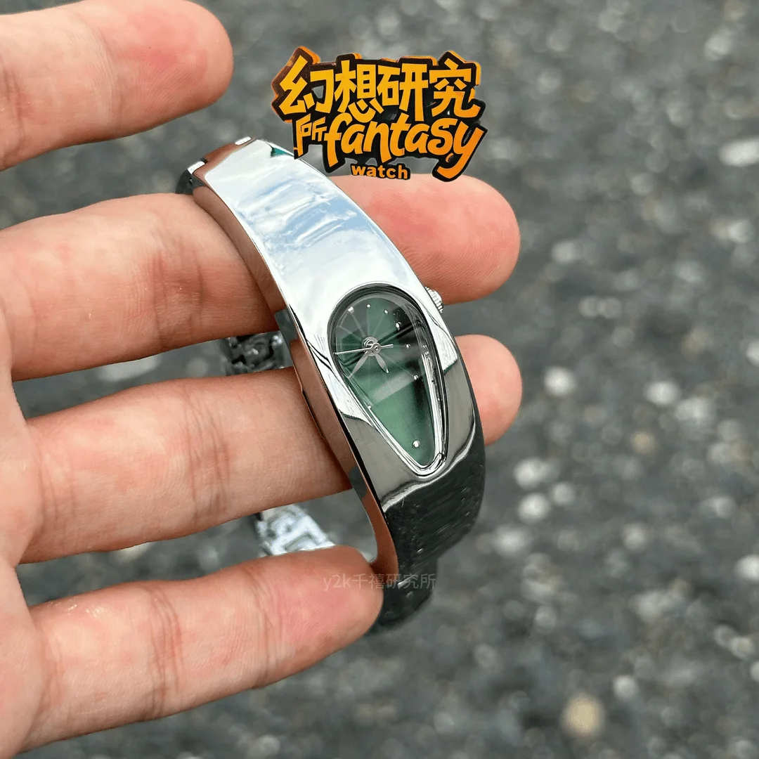 

Y2K Teardrop Quartz Couple's Watch - Exquisite and Luxurious Vintage Millennial Style Bracelet Watch