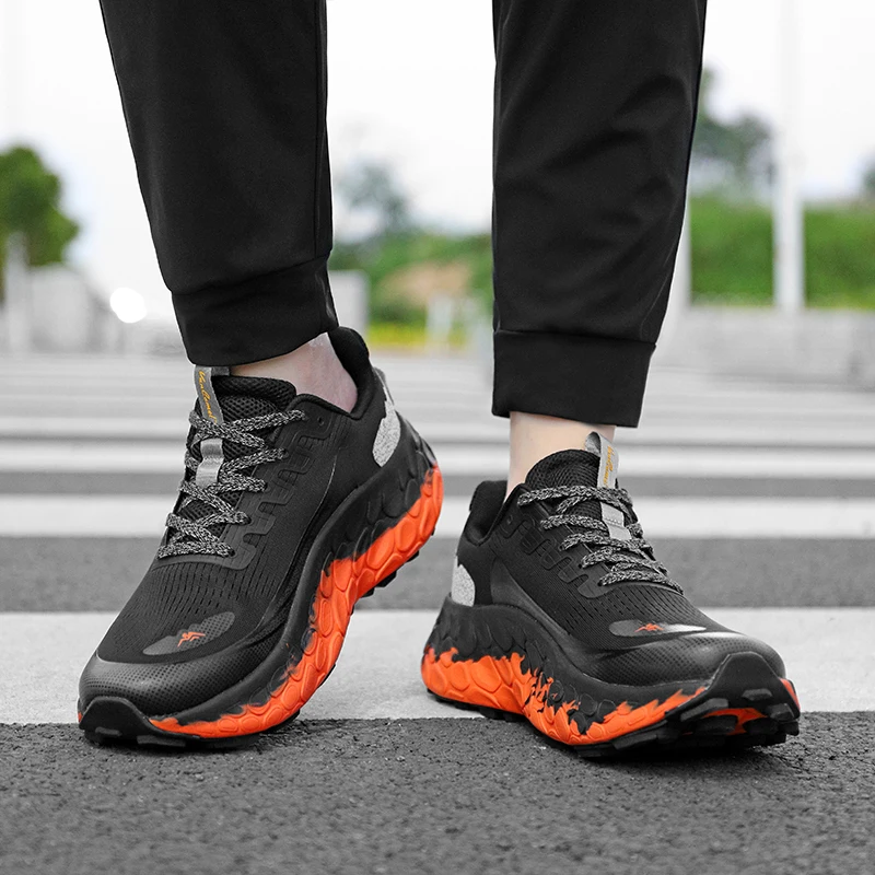 

Men's Breathable Bounce Thick Bottom Running Shoes Anti-Slip Cushioning Couple Casual Sneakers Cross Country Running Shoes