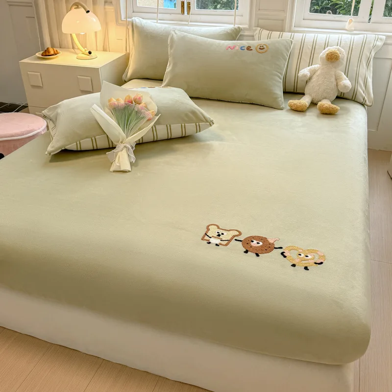 Cartoon Embroidered Plush Bedspread Set Soft Skin-Friendly Fitted Sheet with Pillowcases Stretch Velvet Bedding Home Textile