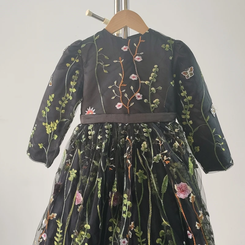 Echte foto bloemenmeisjesjurk zwarte bloemen tule bescheiden O-hals volledige mouwen rits prinses vloerlengte kinderjurk maatwerk