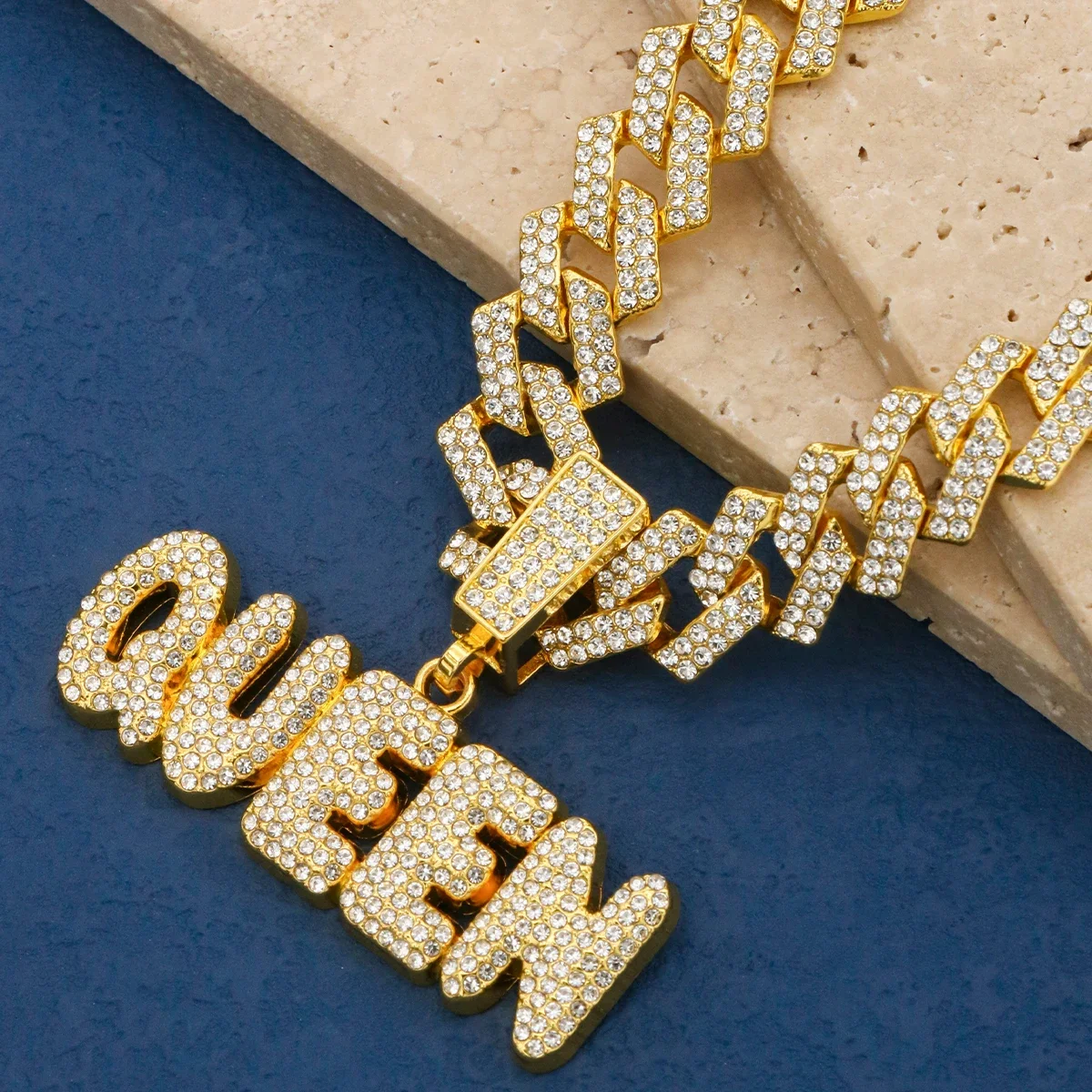 

1 Piece Fashion Shiny Hip Hop Jewelry Letter QUEEN Pendant Necklace Iced Out Full Zircon Inlaid Cuban Chain Chunky Female bijoux