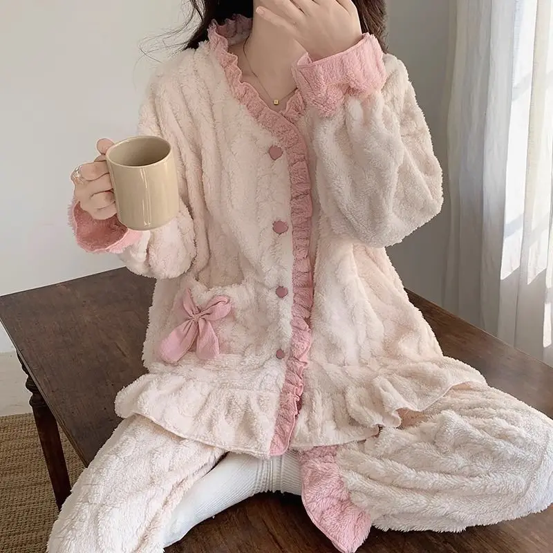 Pijamas de lana coral para mujer, ropa de dormir cómoda para otoño e invierno, nuevo modelo, conjunto de pijama de algodón de manga larga, traje para estar en casa