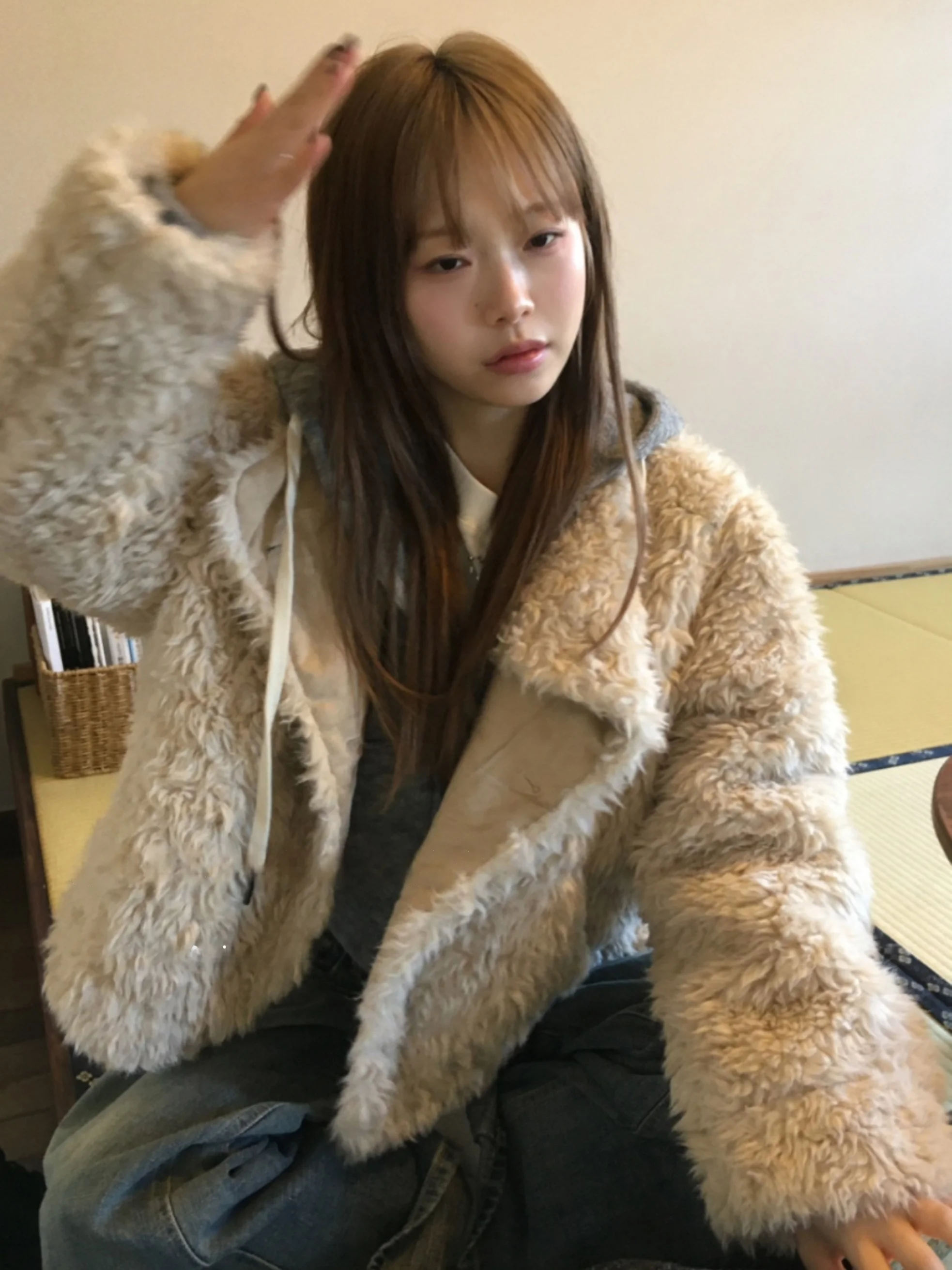 

Warm Furry Women's Short Outerwear Integrated Leather And Fur Versatile Stylish Commute Style Long Sleeve Button Closure