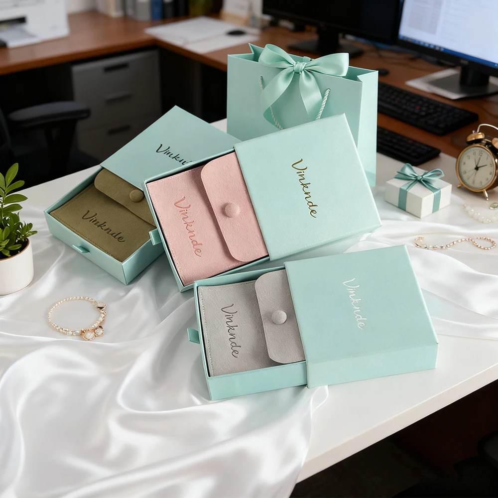 

Ящик для ювелирных изделий с логотипом на заказ, сумка-защелка из микрофибры для колец, серег, браслета, ожерелья, подарочная упаковка, свадебные сувениры, оптом