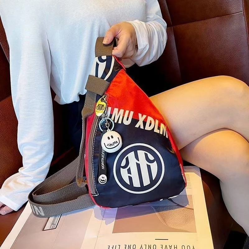 Sac de poitrine à bandoulière pour femmes, à la mode et décontracté, polyvalent pour les voyages et les voyages d'affaires, sac de rangement de documents antivol