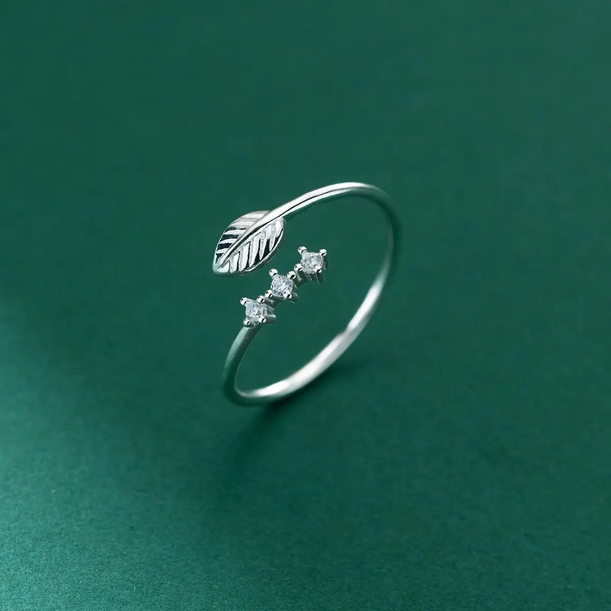 

New Simple Small Leaves With Crystal 925 Sterling Silver Temperament Fashion Popular Leaf Opening Rings TYB152