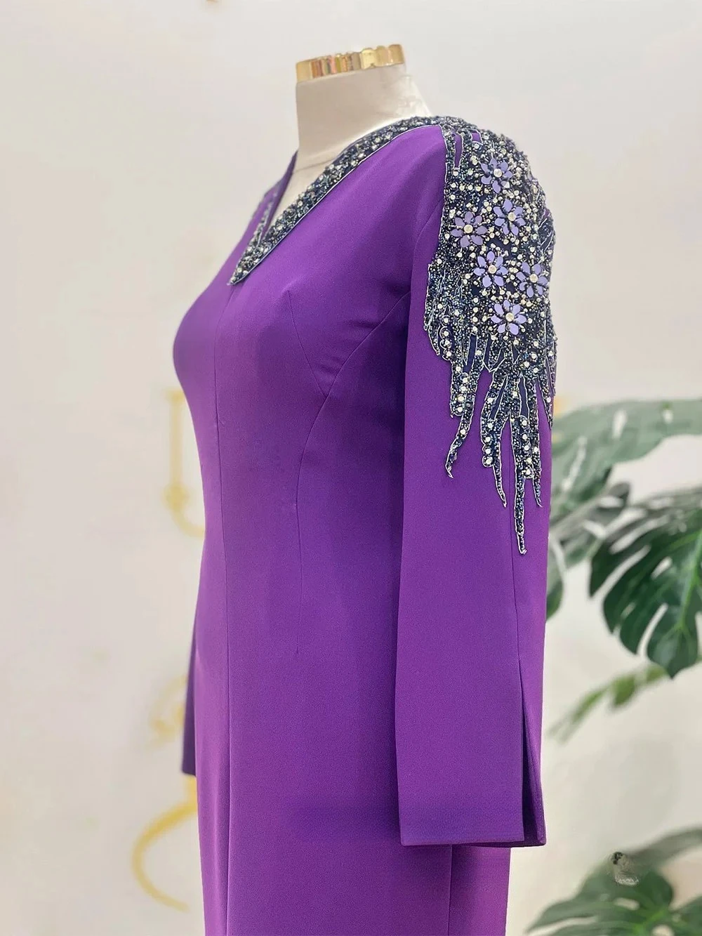 فستان سهرة أرجواني مخصص بياقة على شكل V وأكمام طويلة وحجر الراين فستان حفلات حورية البحر كريستال فاخر فساتين حفلات عربية سعودية