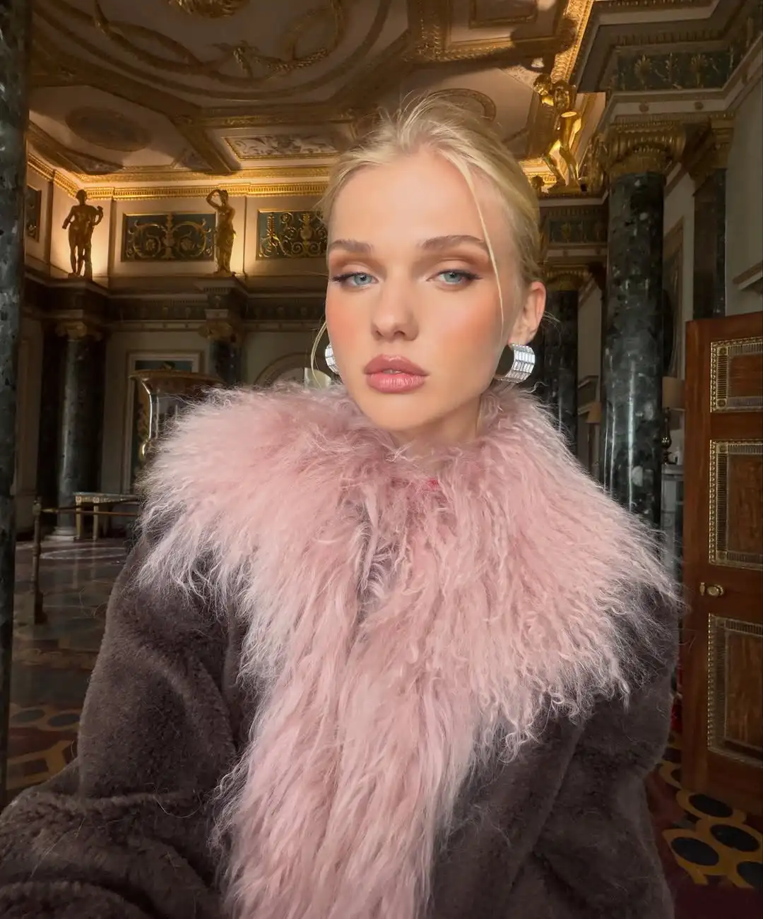 Luxury Ladies Faux Fur Jacket Curly Fluffy Fur Trim on Collar and Cuffs Long Sleeve Open Front Trendy Winter Party Outer Coat
