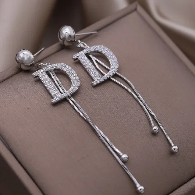 Fashion Brand Jewelry Elegant Letter D Earrings Vintage French Style Tassel Stud Earrings for Women Party Accessories Gifts