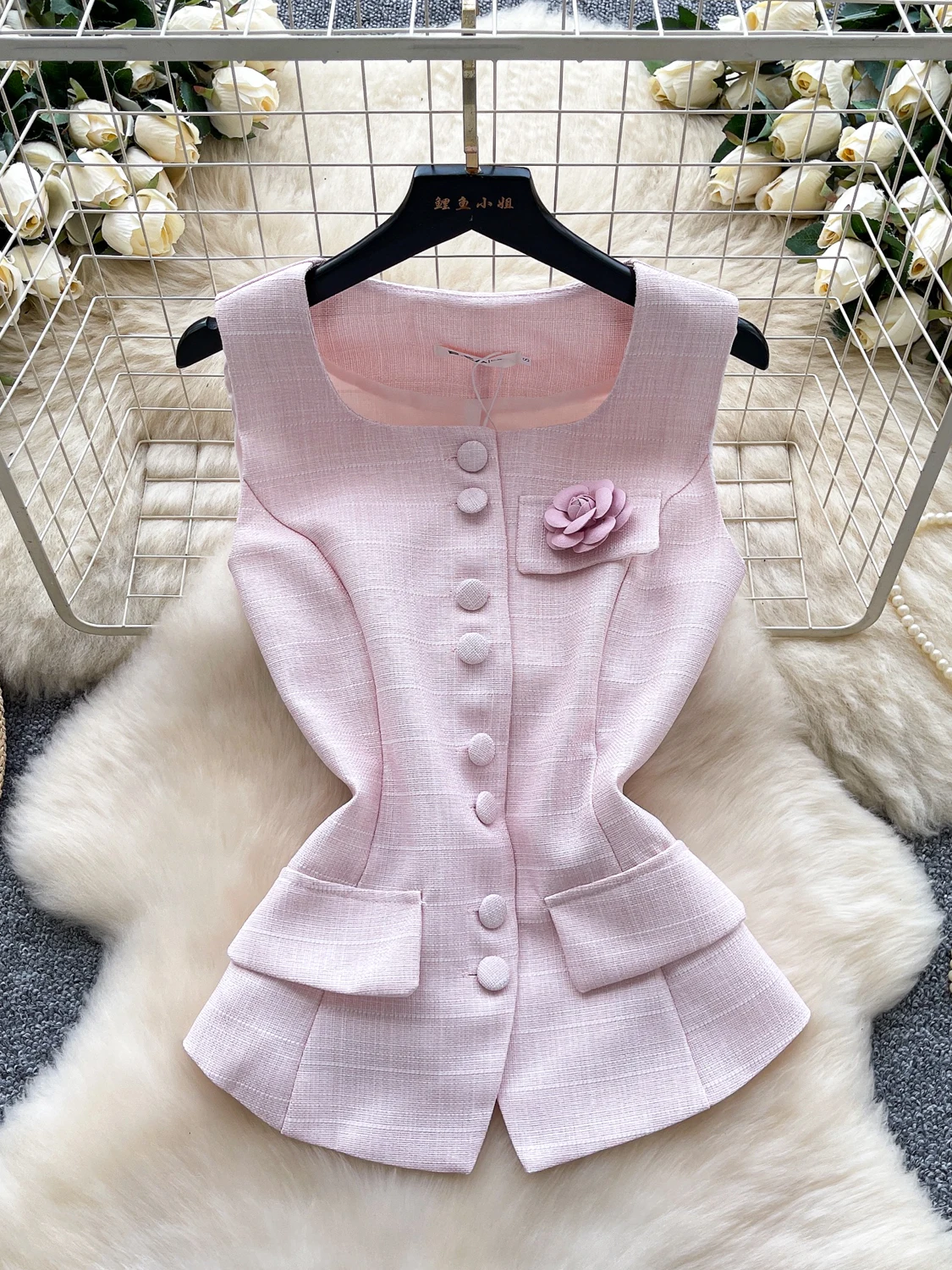 Elegant V-neck Single Button Women's Vest Spring Summer Slimming Waist Floral 3D Brooch Commute Style Fashionable Tank Top