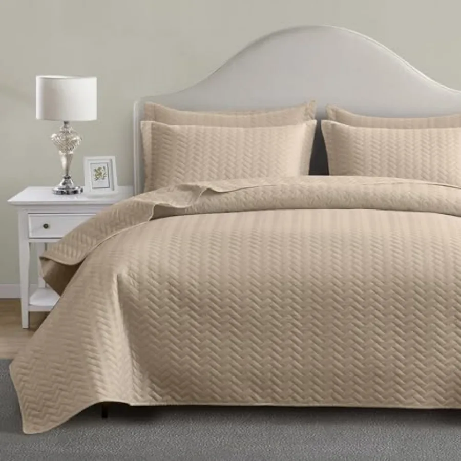 

Quilt Set Queen Size Lightweight Beige Bedspread Ultrasonic Chevron Pattern Light Coverlet for All Season Comforter Bedding Dec