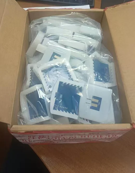 

140 шт. синих, 12 шт. желтых, Сделано в Китае, на заказ, запасные части.