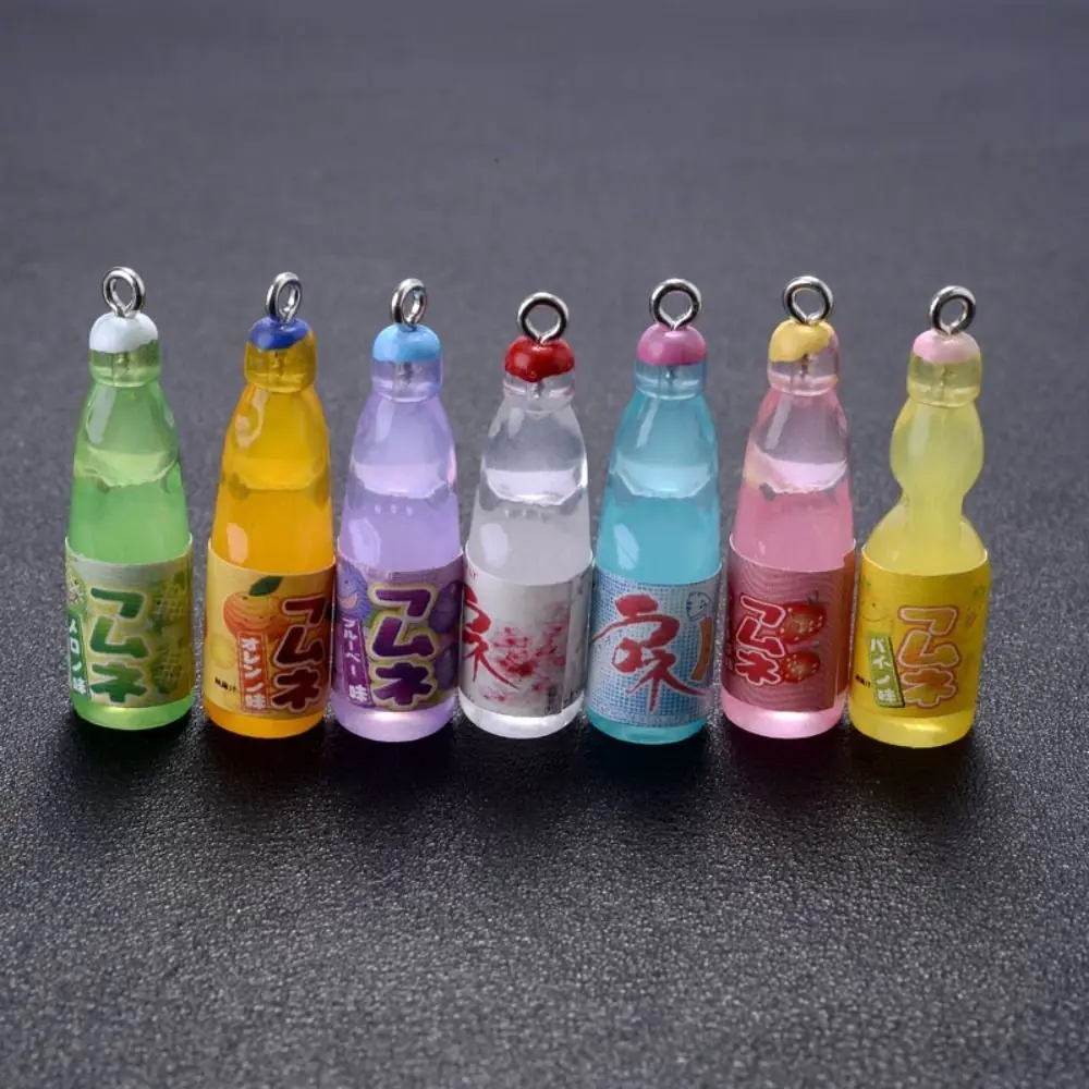 Simulación de jugo, botella de bebida, colgantes coloridos, Mini lindos bebidas de resina, dijes, llavero, pendientes, fabricación de collares, piezas artesanales