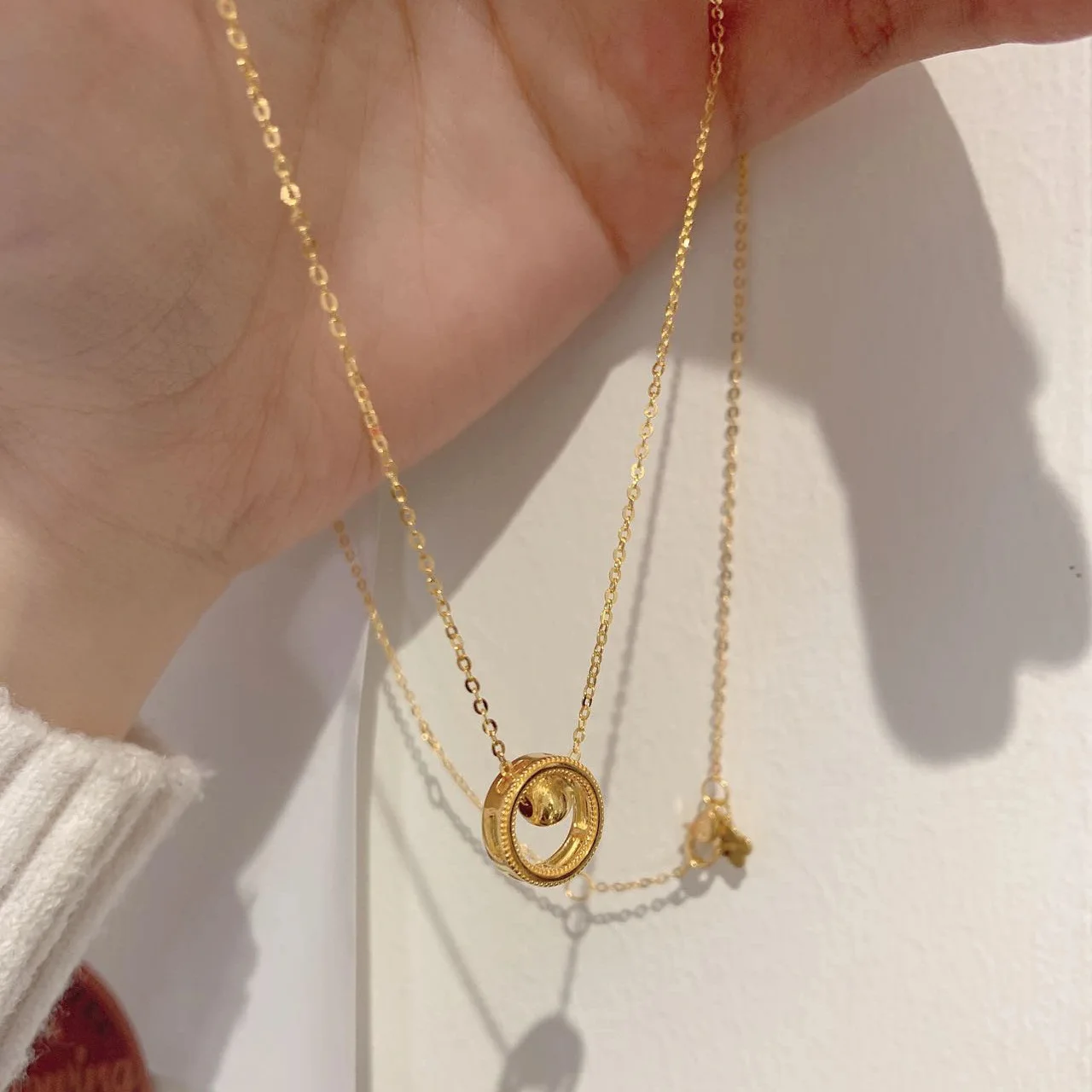 Come to operate the circular small golden bead necklace pendant female summer niche light luxury titanium steel collarbone chain